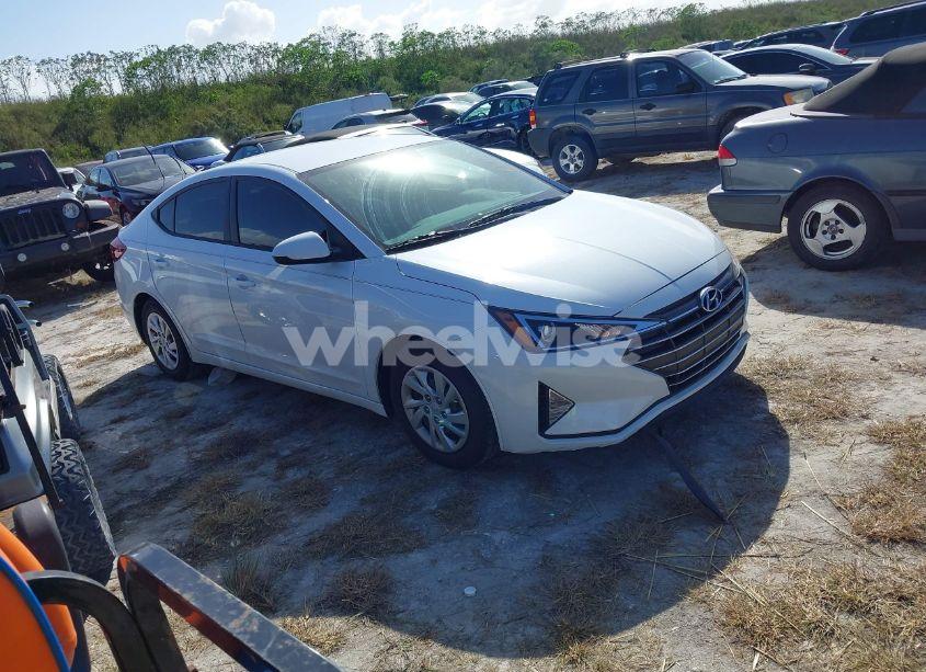 2020 Hyundai Elantra SE (VIN 5NPD74LF2LH589189) main photo