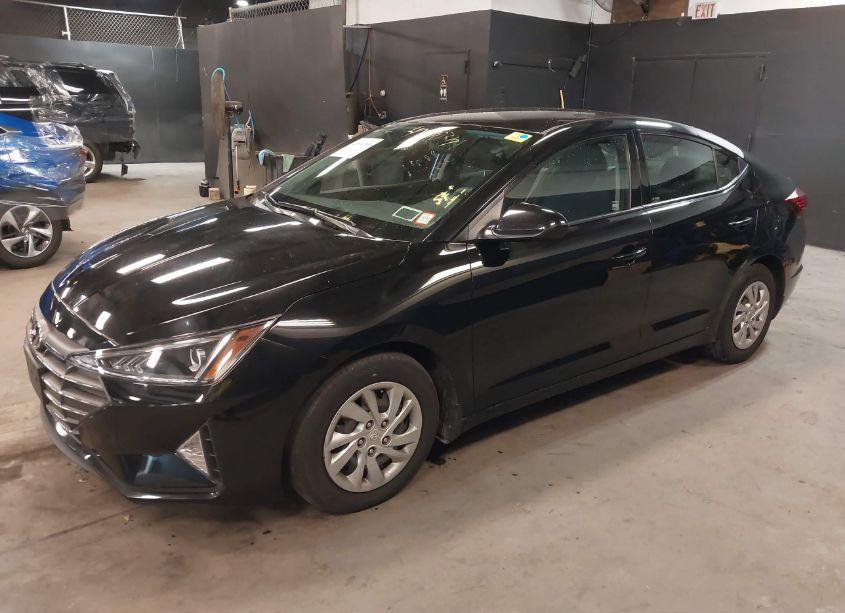 Photo 2 of 2020 Hyundai Elantra SE (VIN 5NPD74LF2LH604788)