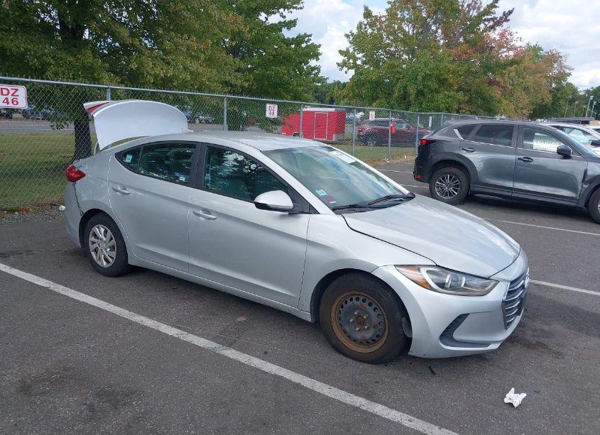 2017 Hyundai Elantra SE (VIN 5NPD74LF3HH065279) main photo