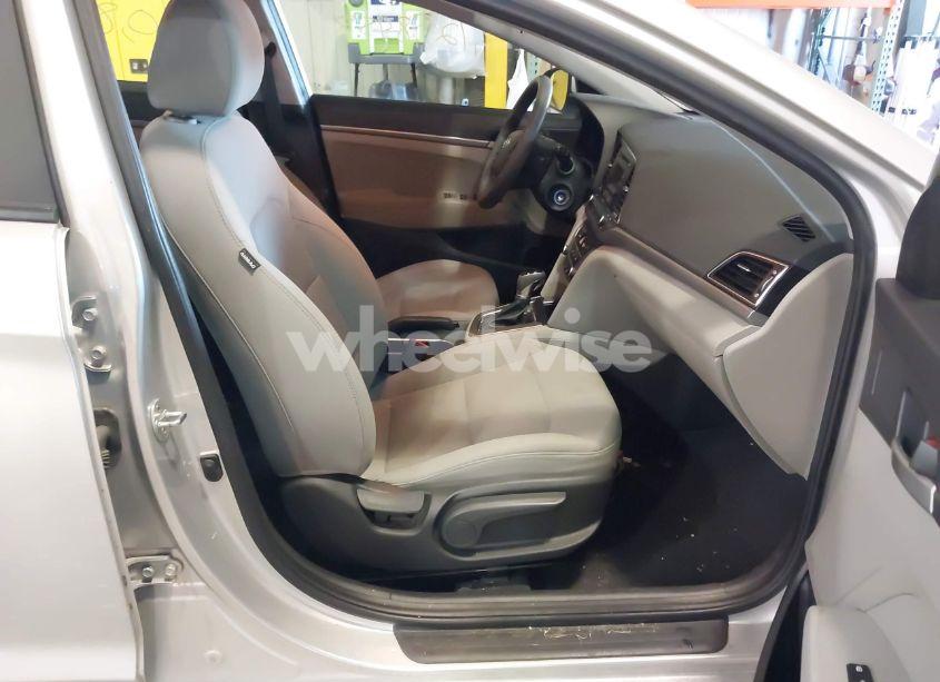 Photo 5 of 2017 Hyundai Elantra SE (VIN 5NPD74LF3HH147643)