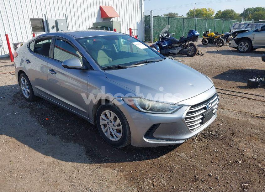 2017 Hyundai Elantra SE (VIN 5NPD74LF3HH166368) main photo