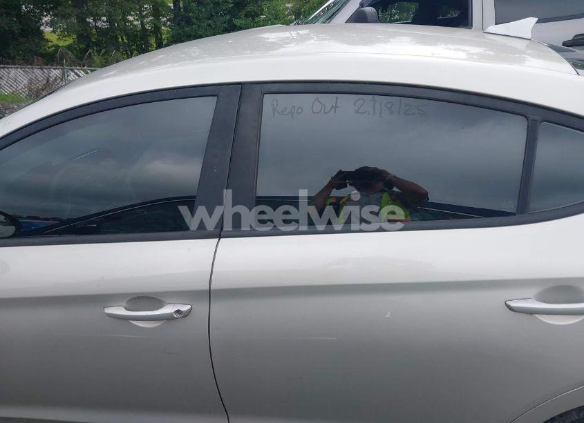 Photo 14 of 2017 Hyundai Elantra SE (VIN 5NPD74LF3HH167259)