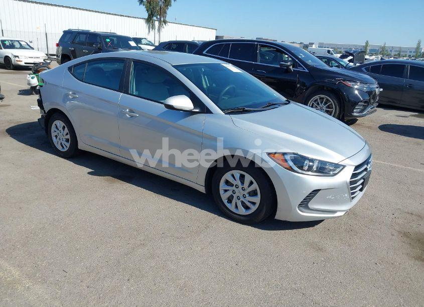 2017 Hyundai Elantra SE (VIN 5NPD74LF3HH205458) main photo