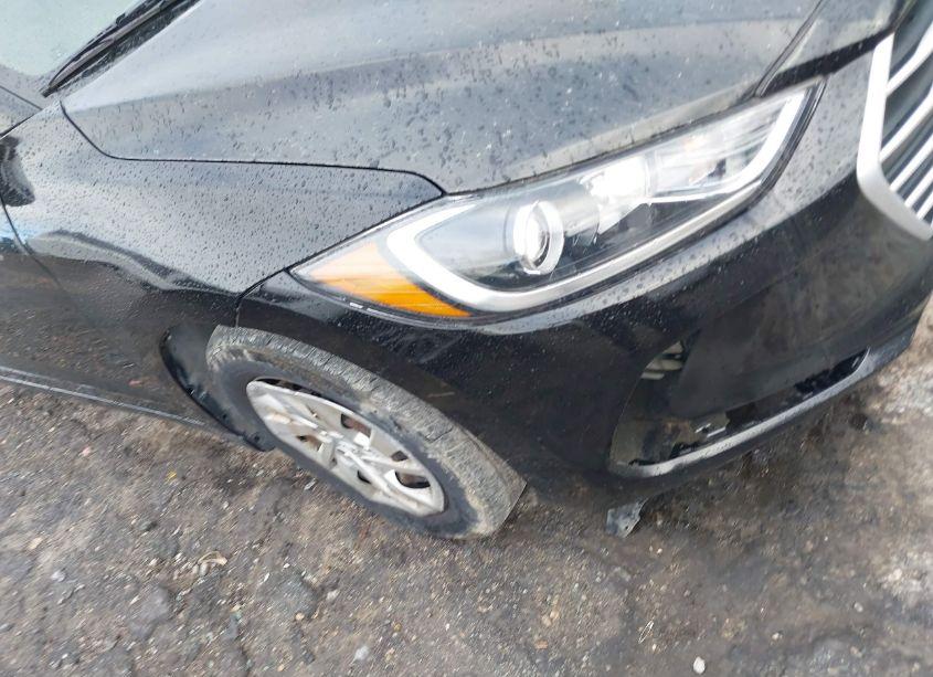 Photo 18 of 2018 Hyundai Elantra SE (VIN 5NPD74LF3JH237879)