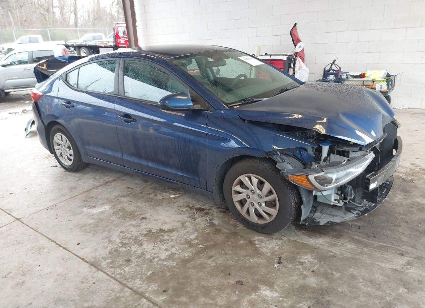 2018 Hyundai Elantra SE (VIN 5NPD74LF3JH267075) main photo