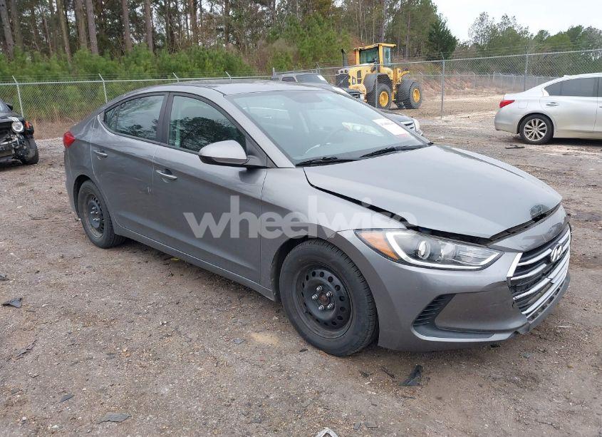 2018 Hyundai Elantra SE (VIN 5NPD74LF3JH276052) main photo