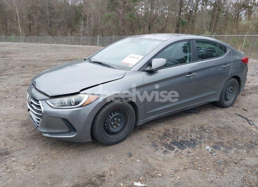 Photo 2 of 2018 Hyundai Elantra SE (VIN 5NPD74LF3JH276052)