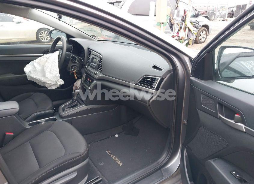 Photo 5 of 2018 Hyundai Elantra SE (VIN 5NPD74LF3JH276052)