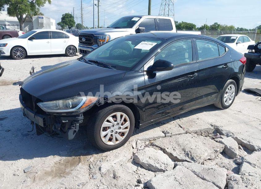 Photo 2 of 2018 Hyundai Elantra SE (VIN 5NPD74LF3JH287147)