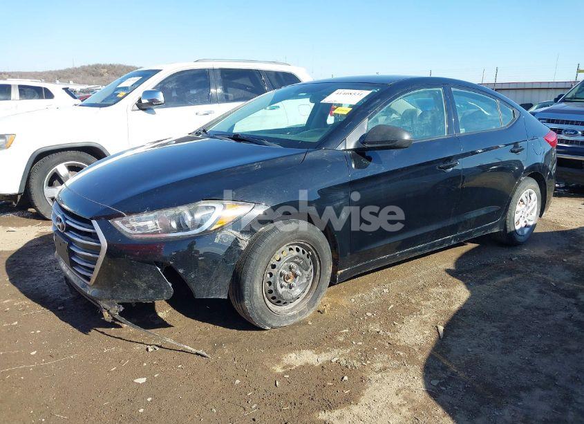 Photo 2 of 2018 Hyundai Elantra SE (VIN 5NPD74LF3JH288024)