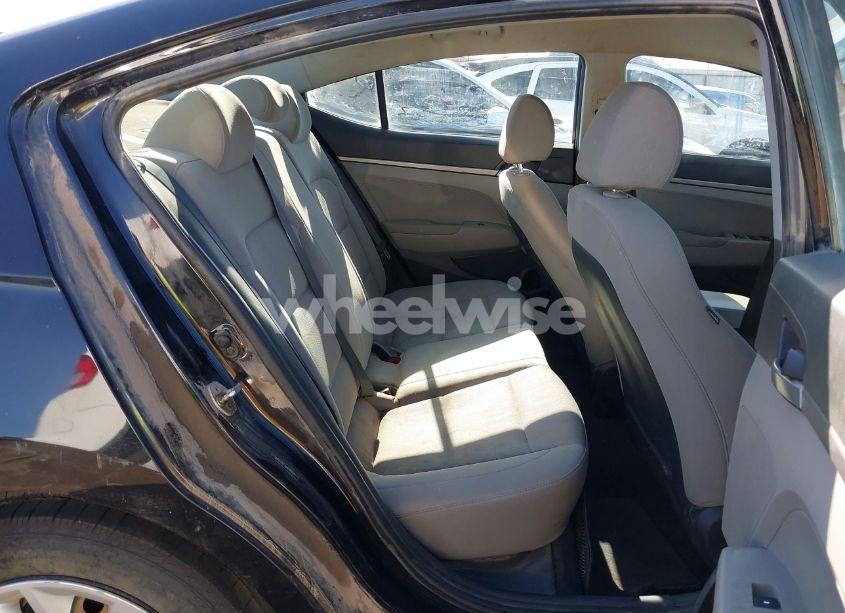 Photo 8 of 2018 Hyundai Elantra SE (VIN 5NPD74LF3JH288024)