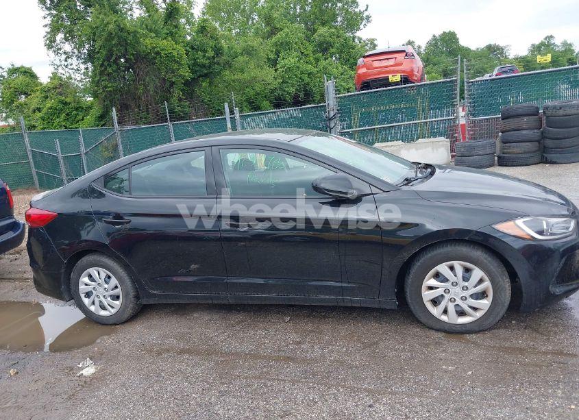 Photo 13 of 2018 Hyundai Elantra SE (VIN 5NPD74LF3JH310183)