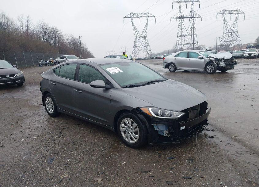 2018 Hyundai Elantra SE (VIN 5NPD74LF3JH332054) main photo