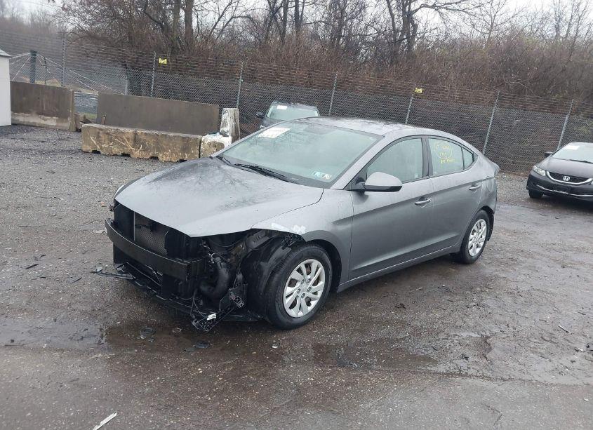 Photo 2 of 2018 Hyundai Elantra SE (VIN 5NPD74LF3JH332054)
