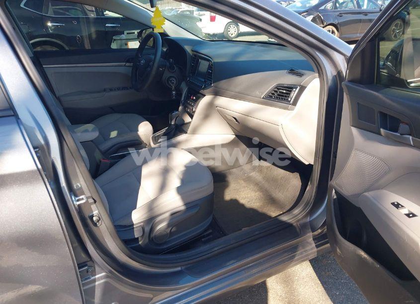 Photo 5 of 2018 Hyundai Elantra SE (VIN 5NPD74LF3JH390701)