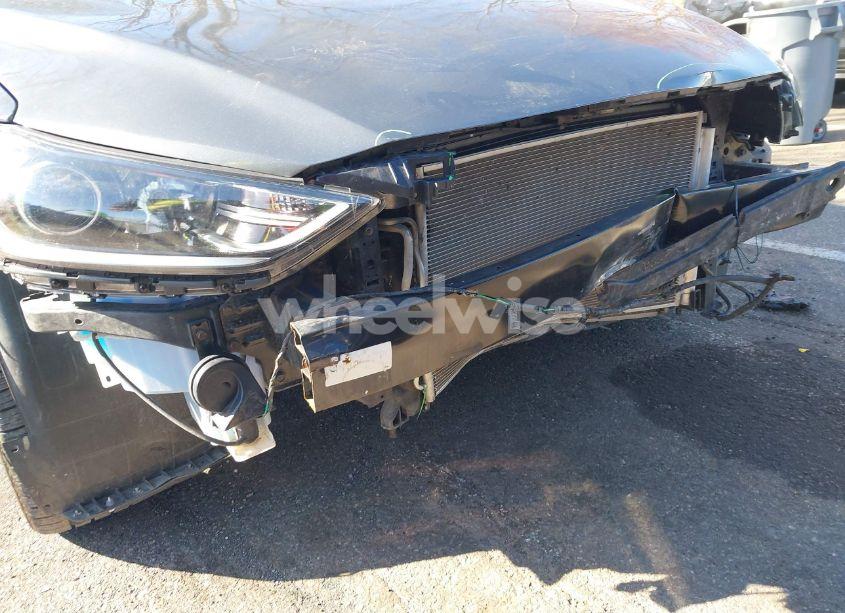 Photo 6 of 2018 Hyundai Elantra SE (VIN 5NPD74LF3JH390701)