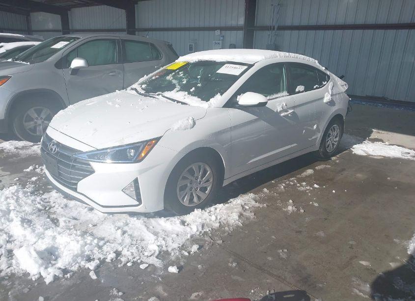 Photo 2 of 2019 Hyundai Elantra SE (VIN 5NPD74LF3KH425786)