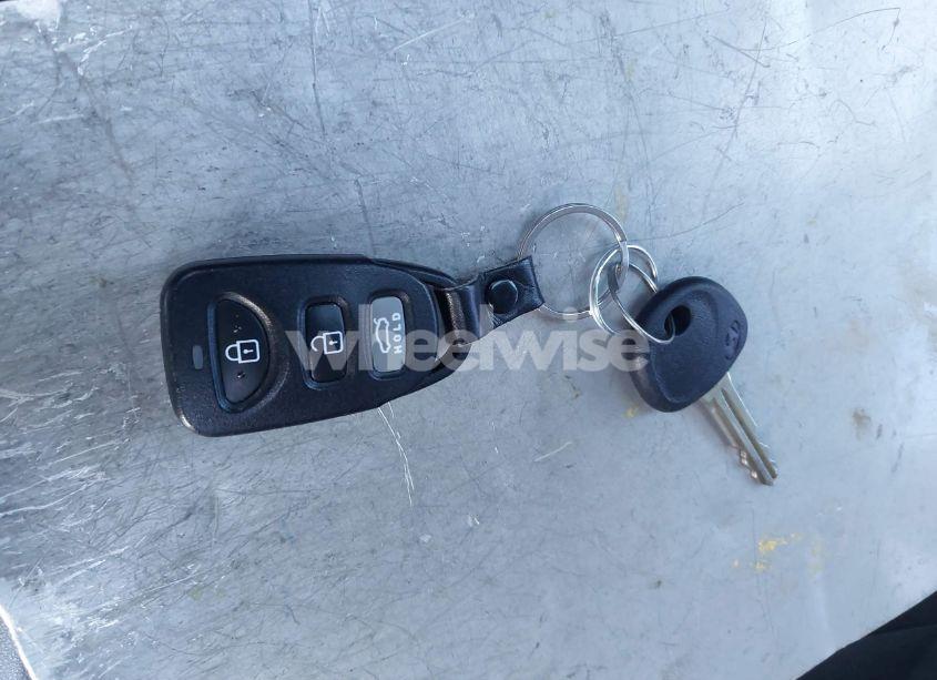 Photo 11 of 2019 Hyundai Elantra SE (VIN 5NPD74LF3KH439090)