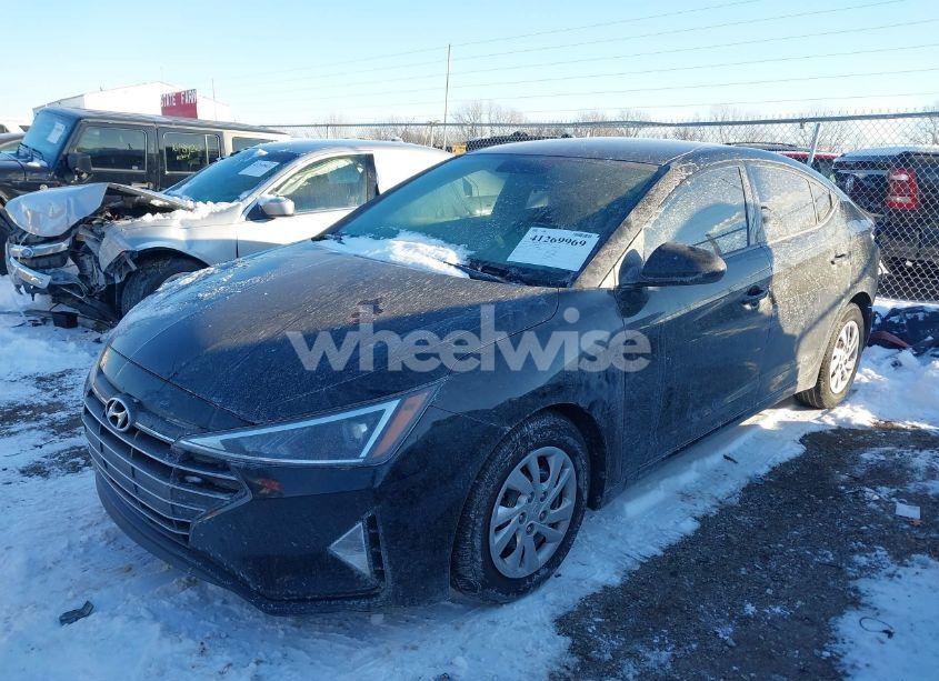 Photo 2 of 2019 Hyundai Elantra SE (VIN 5NPD74LF3KH439090)