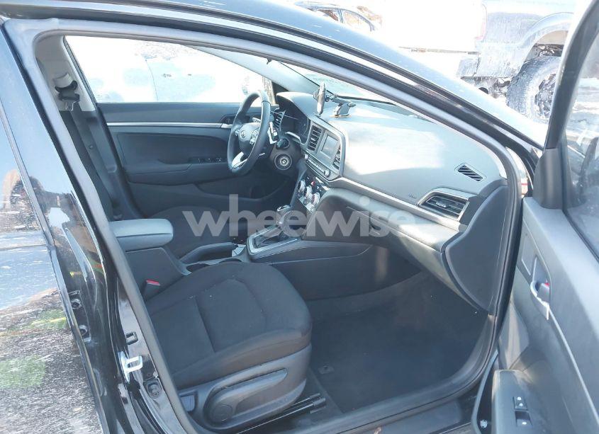 Photo 5 of 2019 Hyundai Elantra SE (VIN 5NPD74LF3KH439090)