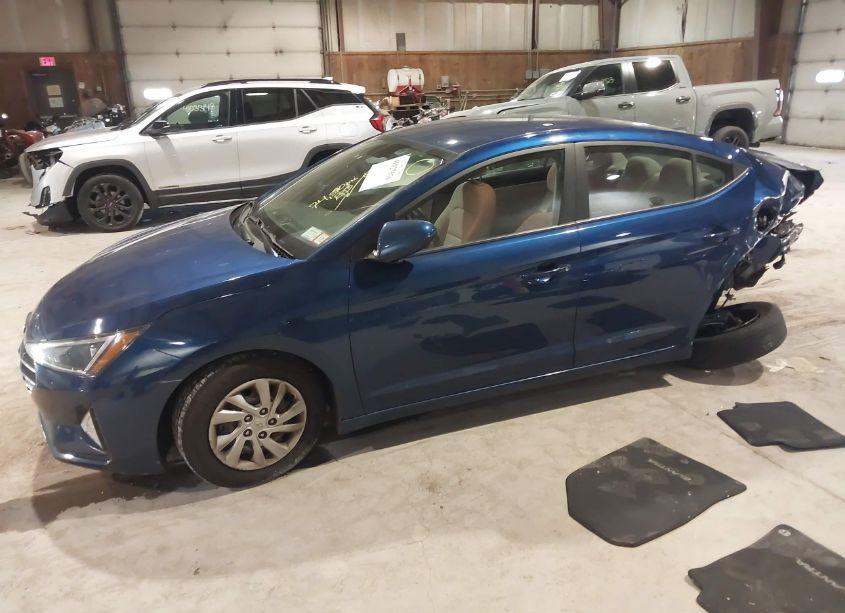 Photo 2 of 2019 Hyundai Elantra SE (VIN 5NPD74LF3KH446136)