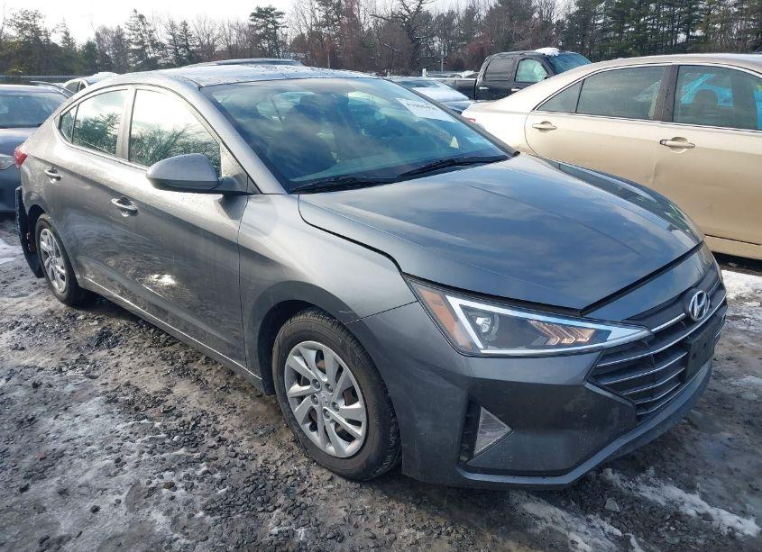 2019 Hyundai Elantra SE (VIN 5NPD74LF3KH450882) main photo