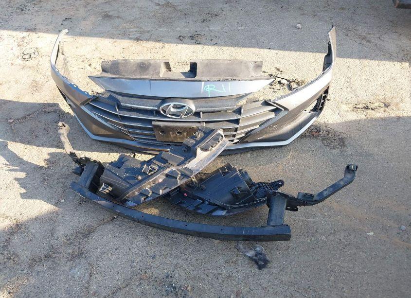 Photo 12 of 2019 Hyundai Elantra SE (VIN 5NPD74LF3KH451935)