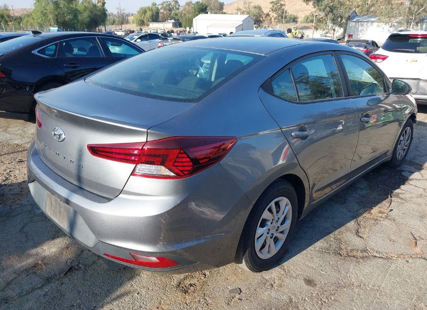 Photo 4 of 2019 Hyundai Elantra SE (VIN 5NPD74LF3KH451935)