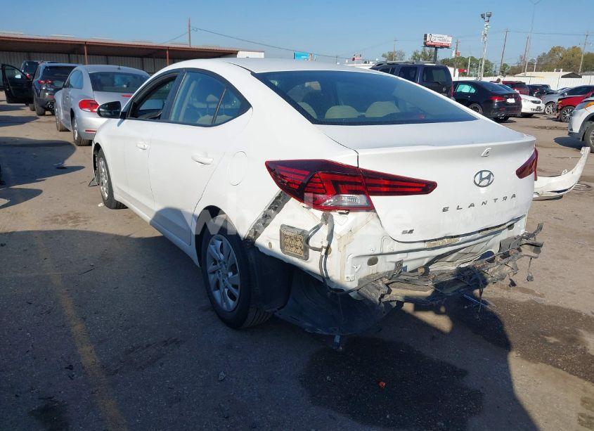 Photo 3 of 2019 Hyundai Elantra SE (VIN 5NPD74LF3KH484272)
