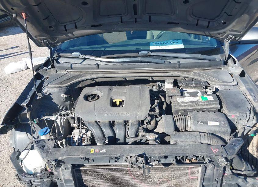 Photo 10 of 2019 Hyundai Elantra SE (VIN 5NPD74LF3KH493957)