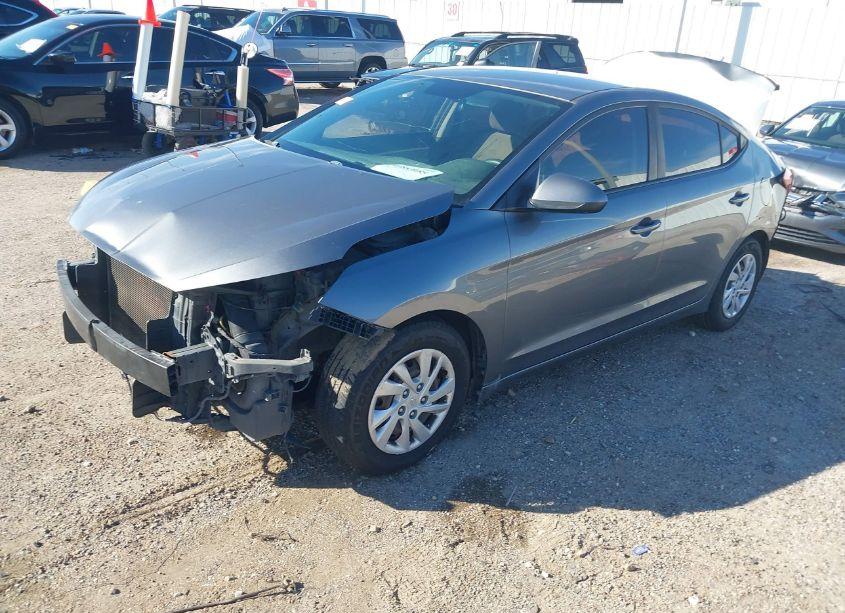 Photo 2 of 2019 Hyundai Elantra SE (VIN 5NPD74LF3KH493957)