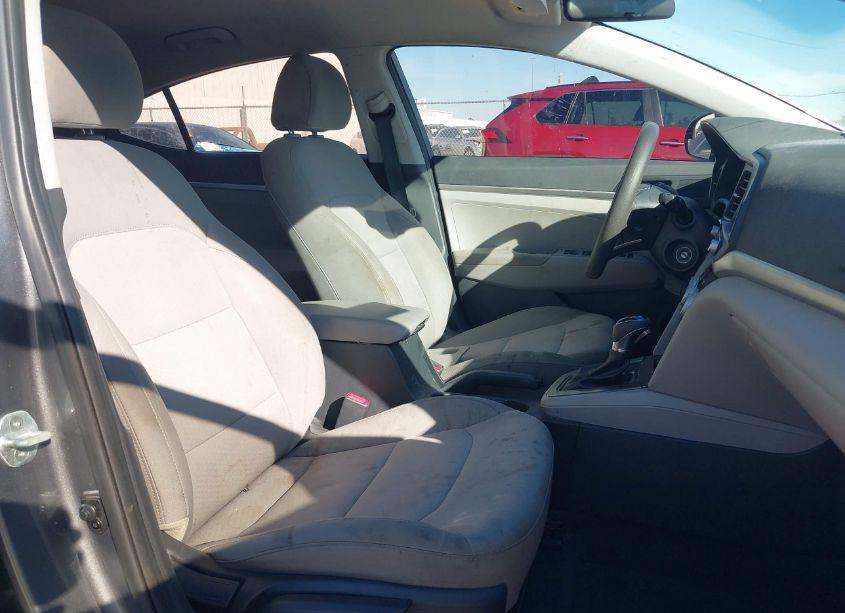 Photo 5 of 2019 Hyundai Elantra SE (VIN 5NPD74LF3KH493957)