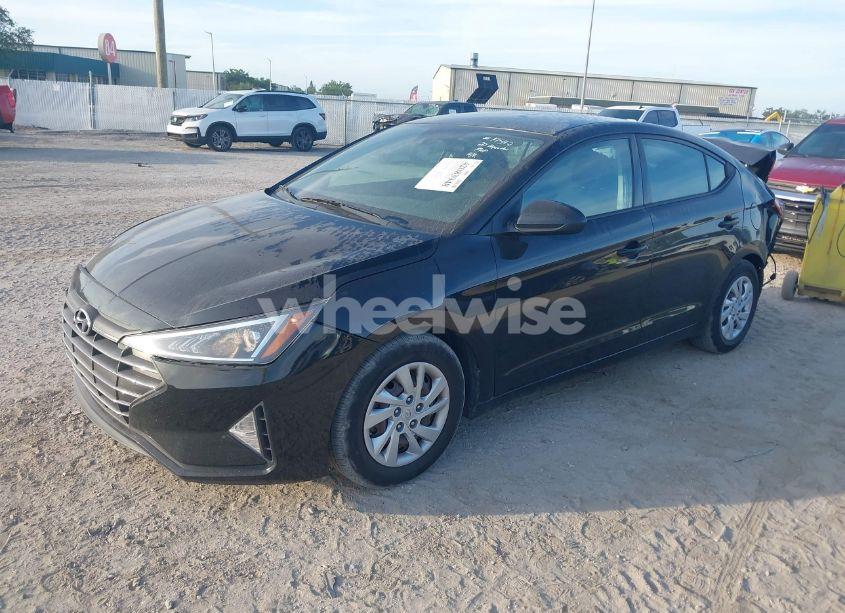 Photo 2 of 2020 Hyundai Elantra SE (VIN 5NPD74LF3LH526571)