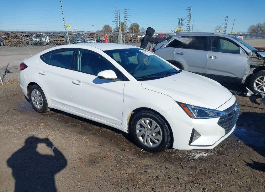2020 Hyundai Elantra SE (VIN 5NPD74LF3LH610678) main photo