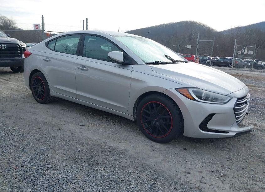 2017 Hyundai Elantra SE (VIN 5NPD74LF4HH057191) main photo