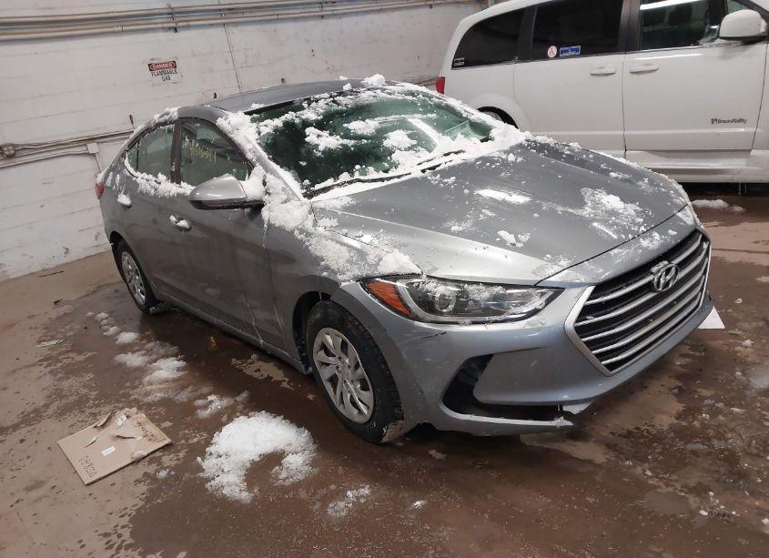 2017 Hyundai Elantra SE (VIN 5NPD74LF4HH082267) main photo