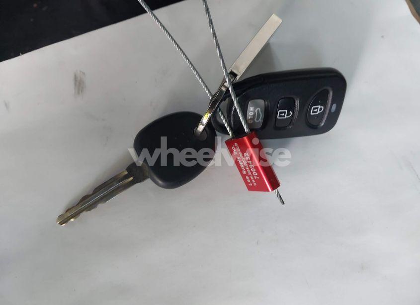 Photo 11 of 2017 Hyundai Elantra SE (VIN 5NPD74LF4HH103120)