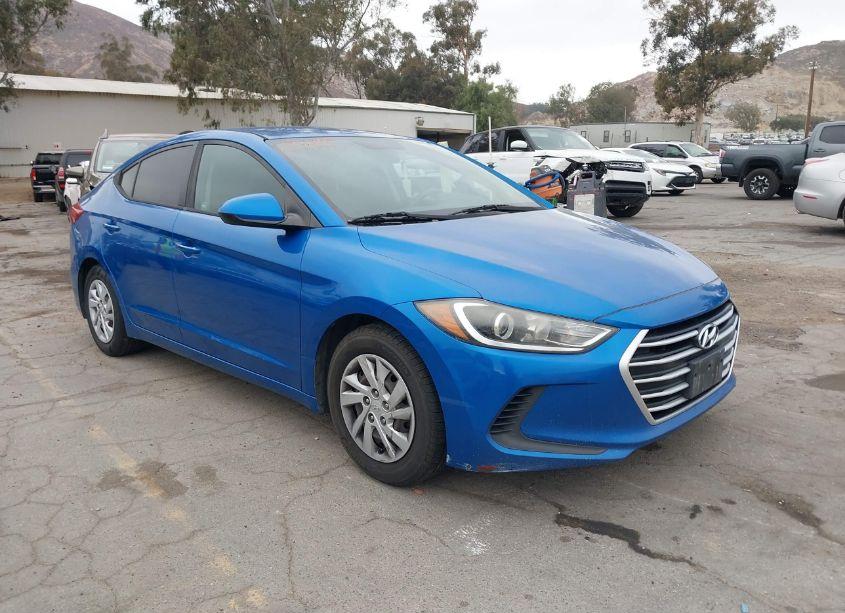 2017 Hyundai Elantra SE (VIN 5NPD74LF4HH125974) main photo