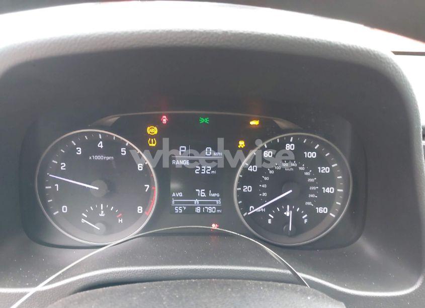 Photo 7 of 2017 Hyundai Elantra SE (VIN 5NPD74LF4HH166797)