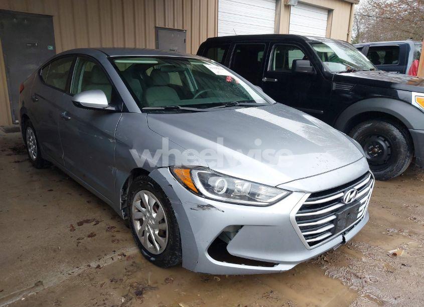 2017 Hyundai Elantra SE (VIN 5NPD74LF4HH195135) main photo