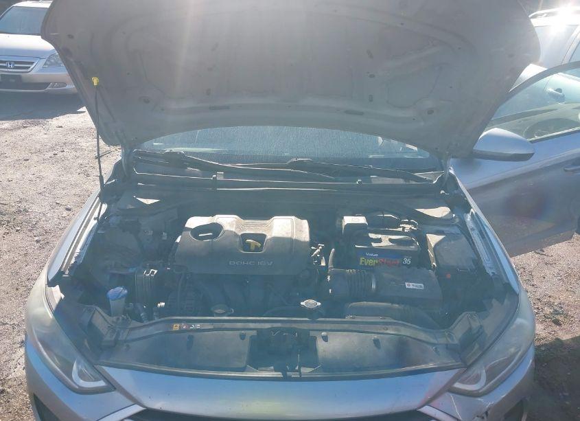 Photo 10 of 2017 Hyundai Elantra SE (VIN 5NPD74LF4HH198598)