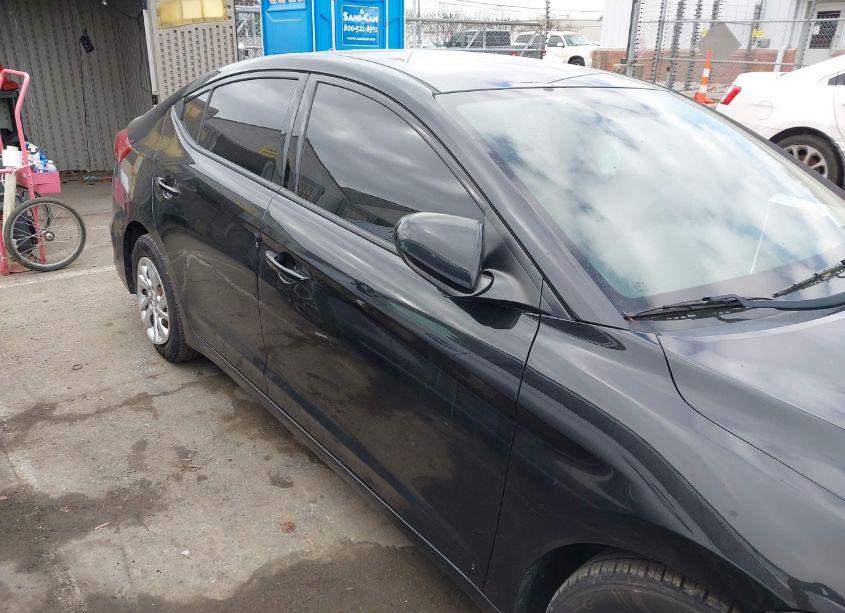 Photo 13 of 2017 Hyundai Elantra SE (VIN 5NPD74LF4HH209678)