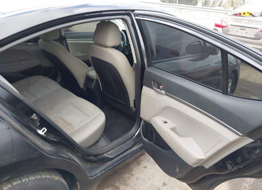 Photo 8 of 2017 Hyundai Elantra SE (VIN 5NPD74LF4HH209678)
