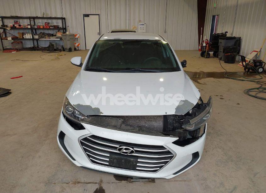 Photo 13 of 2018 Hyundai Elantra SE (VIN 5NPD74LF4JH328935)
