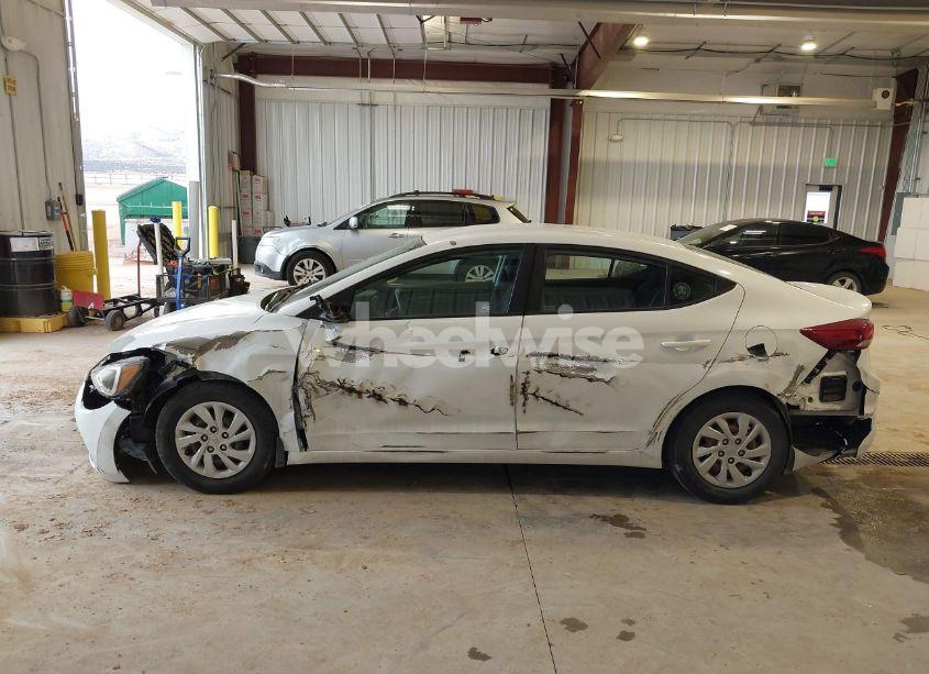 Photo 15 of 2018 Hyundai Elantra SE (VIN 5NPD74LF4JH328935)