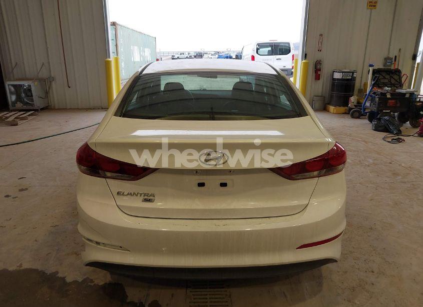 Photo 17 of 2018 Hyundai Elantra SE (VIN 5NPD74LF4JH328935)