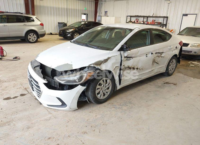 Photo 2 of 2018 Hyundai Elantra SE (VIN 5NPD74LF4JH328935)