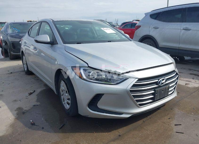 2018 Hyundai Elantra SE (VIN 5NPD74LF4JH331401) main photo