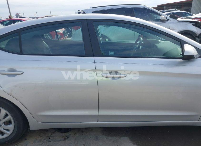 Photo 13 of 2018 Hyundai Elantra SE (VIN 5NPD74LF4JH331401)