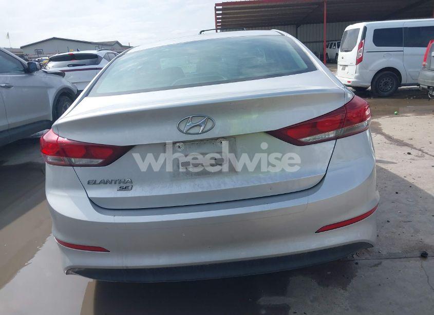 Photo 16 of 2018 Hyundai Elantra SE (VIN 5NPD74LF4JH331401)